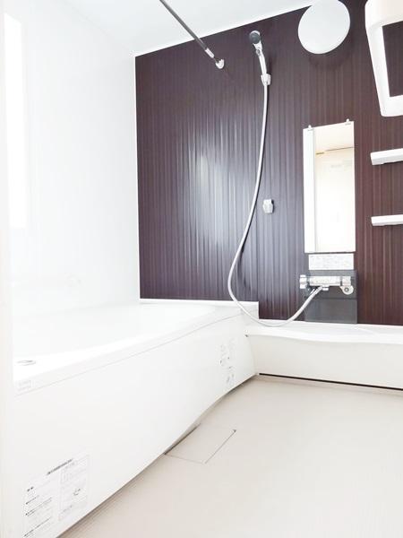 Bathroom.  ※ Building 2 ※  Warmth a bathroom of color will heal the fatigue of the day