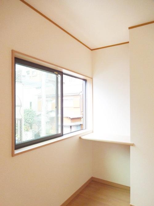 Living.  ※ 1 Building ※  There is a convenient small counter in the living Debut! Local sale! ! Open House this week Saturday and Sunday held! ! You can guide you through the model room! 