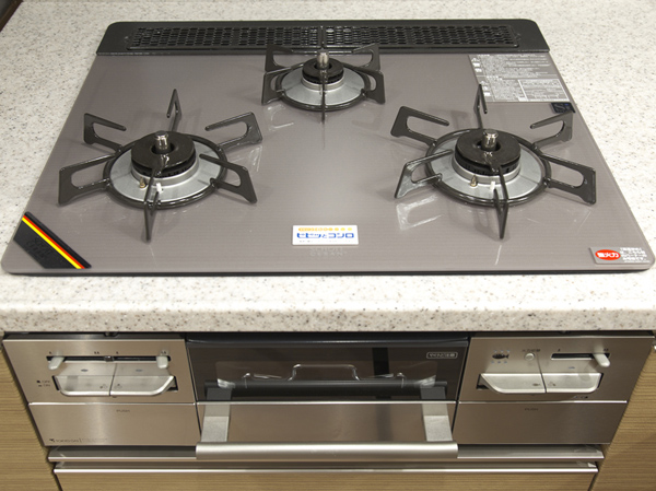 Kitchen.  [Of glass top beep and stove] Clean easy to look of the beautiful glass top design stove. A specification that was also friendly and safety Hitoofu functions in addition to the various functions.  ※ Some type (K type, etc.) is two-burner stove