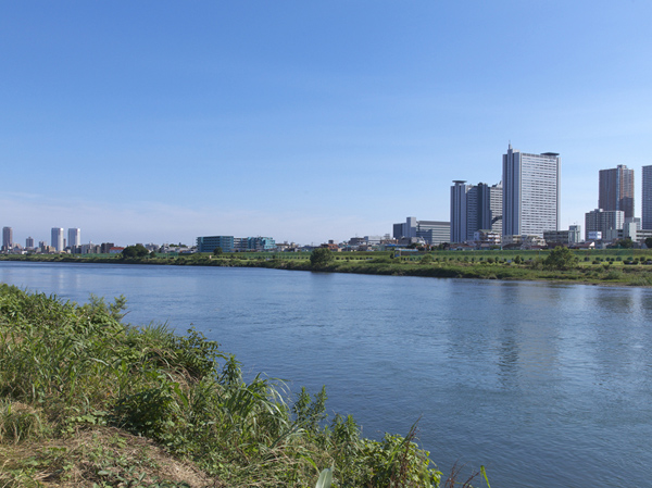 Surrounding environment. Jogging and cycling, Tama River is a 6-minute walk, which can, such as a pet for a walk. Living environment is attractive to embrace the magnificent nature trappings holiday to the rich.