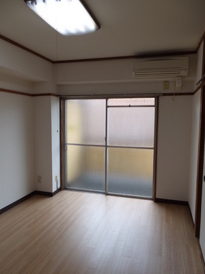 Living and room. Western-style (6 quires) Air conditioning ・ With lighting ☆