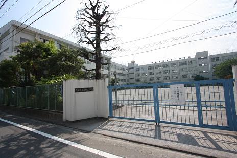 Primary school. 210m to Takahata elementary school