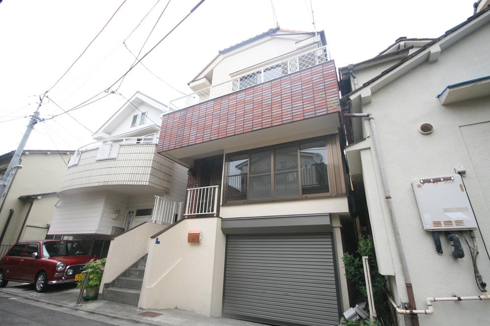 Local appearance photo. It is a two-story house with a garage Local (July 2013) Shooting