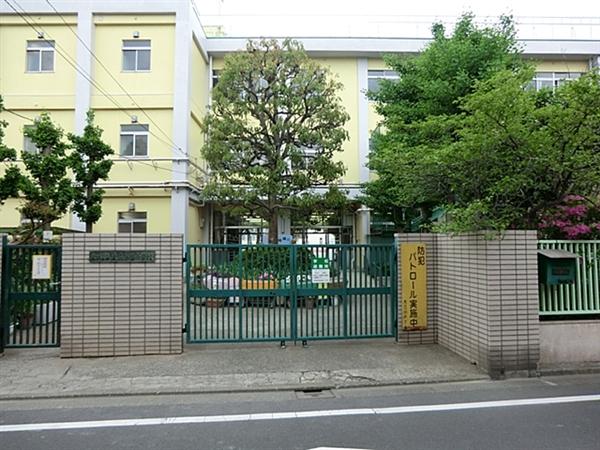 Primary school. Ota 690m to stand Omori third elementary school