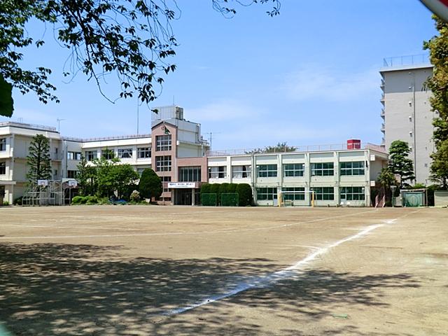 Junior high school. 1300m to Ota Ward Denenchofu Junior High School
