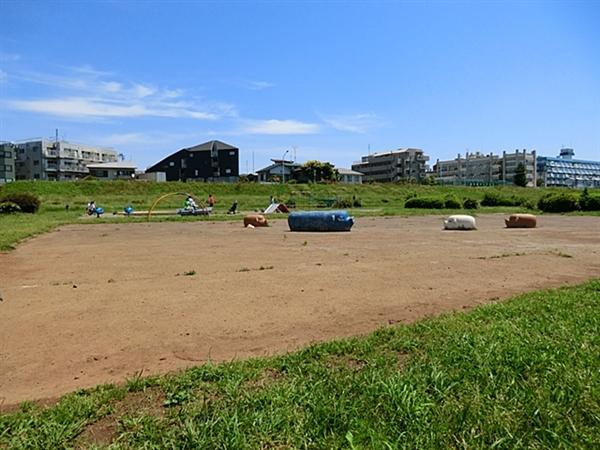 park. 320m to the Tama River Tamagawa park