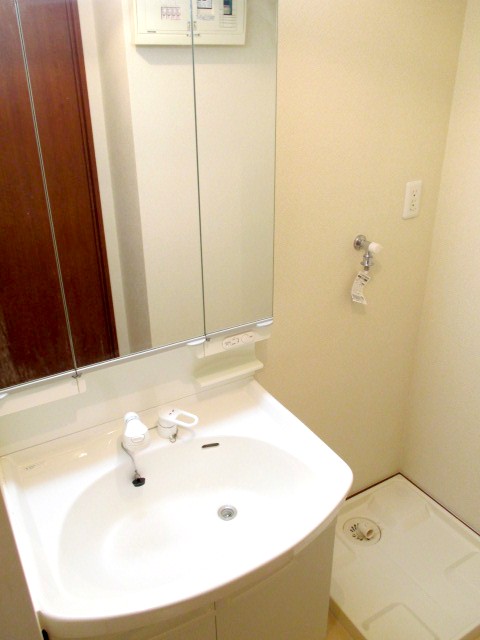 Washroom. When there is, it is convenient! Shampoo dresser! 