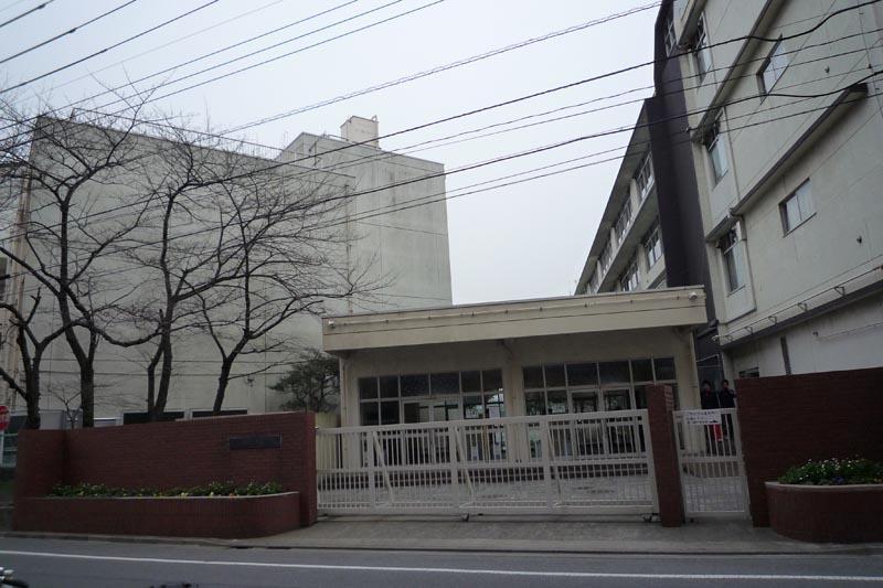 Junior high school. 1156m to Ota Ward Minamirokugo Junior High School