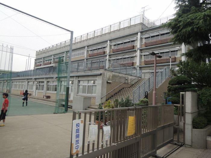 Primary school. Kuhara until elementary school 190m