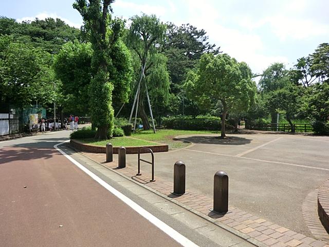 park. 950m until Senzokuike park is a symbol of the park in this town. 