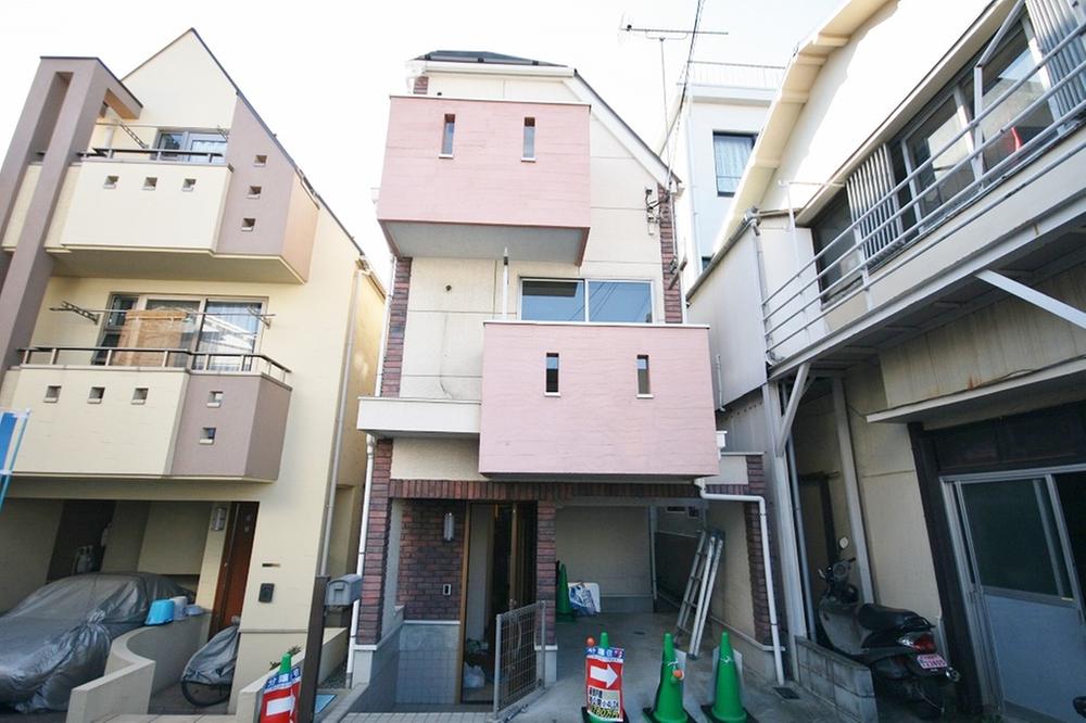 Local appearance photo. Heisei 17 years Built in three-story house Local (10 May 2013) Shooting