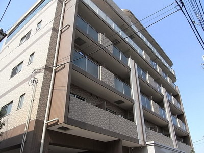 Building appearance. Beautiful apartment completed in 2009