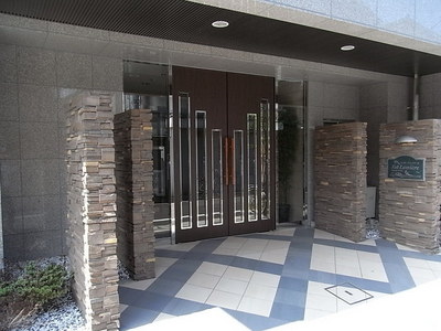 Entrance. Entrance feeling of luxury tiled