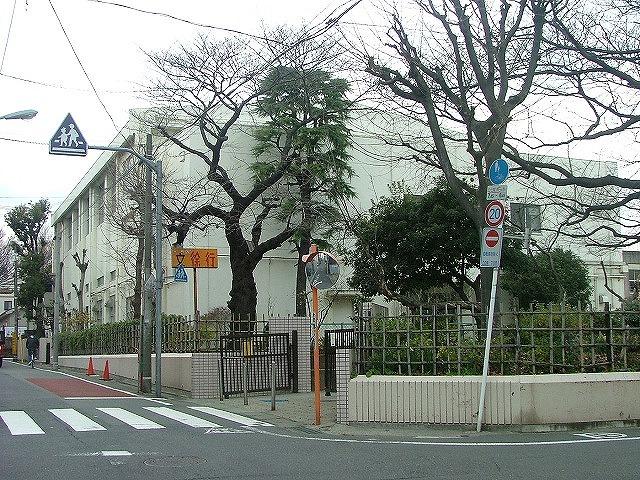 Primary school. Ota Ward Magome to elementary school 626m