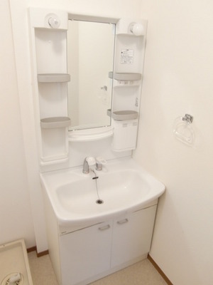 Washroom. ※ Photos are separate in Room.