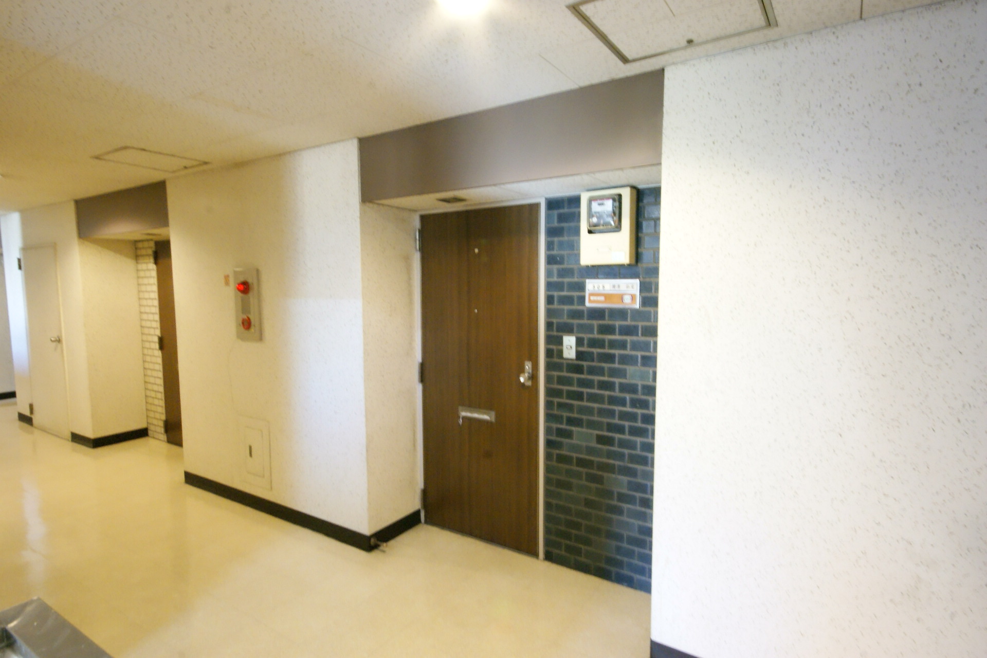 Other common areas. 3 Kaitsuro Entrance door