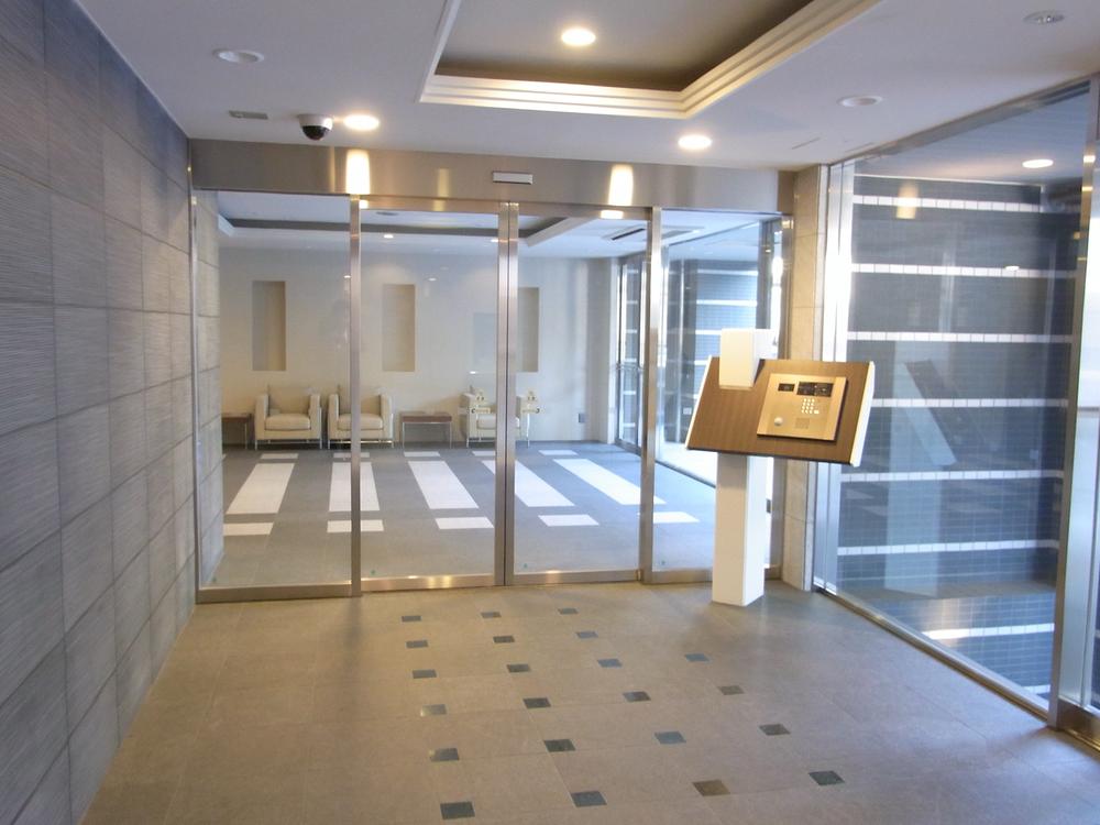 Entrance. Common areas