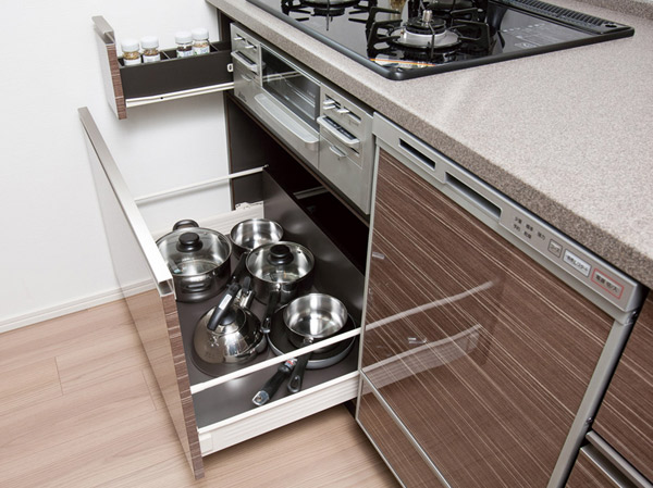 Kitchen.  [Soft-close drawer storage & spice rack] Pull-out storage of the lower cabinet, The spice rack, It has adopted a soft-close specification.
