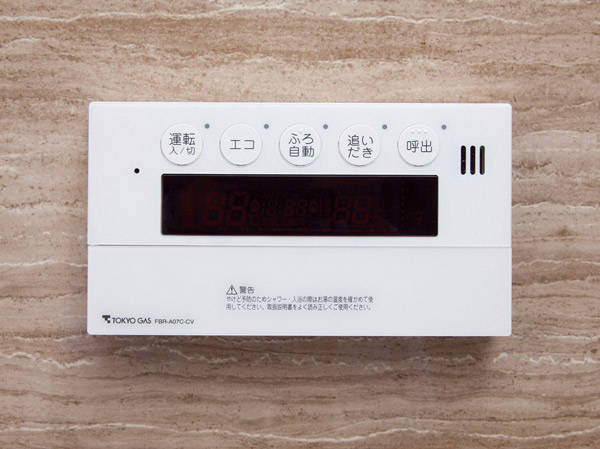 Bathing-wash room.  [Full Otobasu] Easily hot water tension at the touch of a button, Reheating, Full Otobasu specification that can, such as plus hot water. Alternatively, you can use from the kitchen of the remote control.
