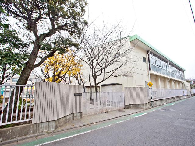 Primary school. Ota Ward Yukitani to elementary school 666m