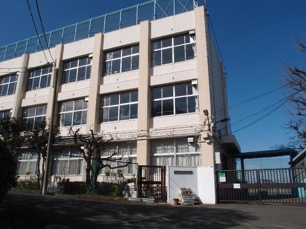 Junior high school. 608m to Ota Ward Magomehigashi Junior High School