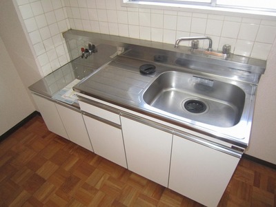 Kitchen. Gas stove 2 burners can be installed