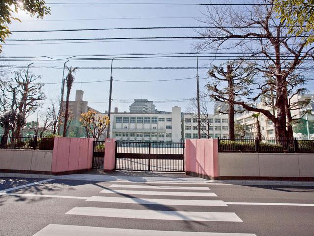 Junior high school. 960m to Ota Ward Yaguchi Junior High School