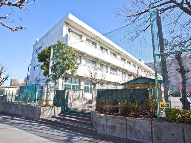 Junior high school. 640M to Ota Ward Omorihigashi Junior High School