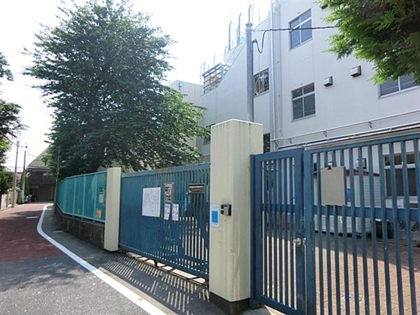 Primary school. 637m to Ota Ward Senzokuike elementary school