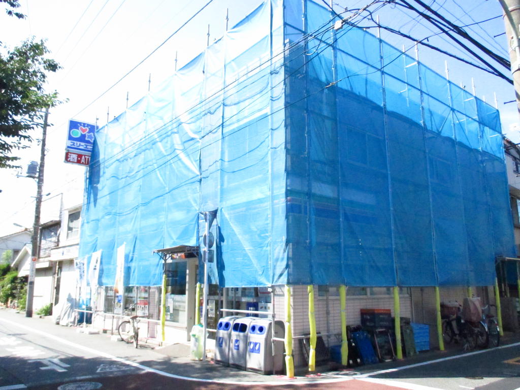 Convenience store. Three F Nishirokugo store up (convenience store) 294m