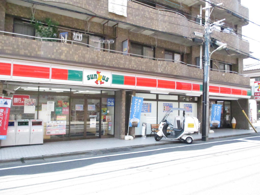 Convenience store. Thanks Ota Nishirokugo chome store up (convenience store) 302m