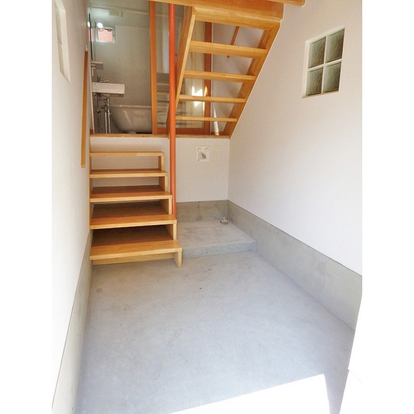 Entrance. The first floor of the dirt floor space!