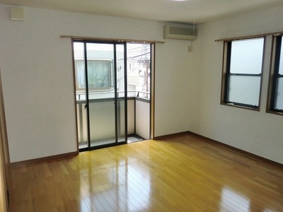 Living and room. top floor ・ Room corner room