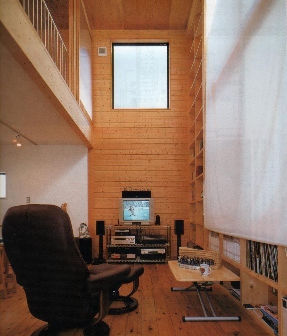 Living. Guests can indulge in a hobby of the time in the second floor living room. Photo, Thing at the time of new construction (July 2002).