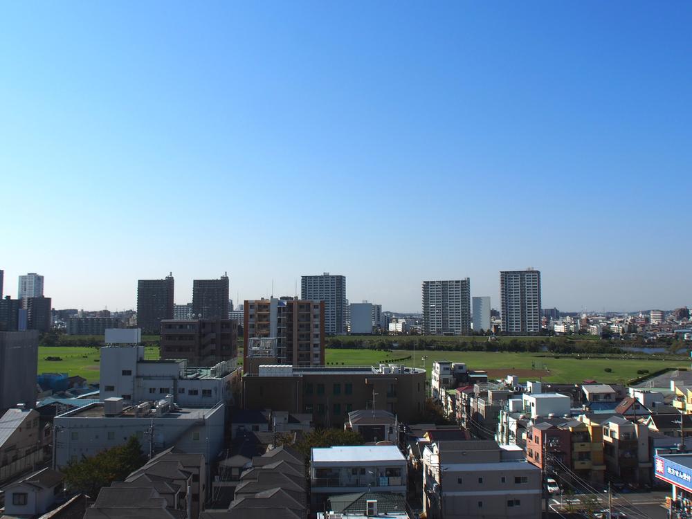 Other. View from the balcony. Tama River and the green of green space, You can enjoy the blue sky.