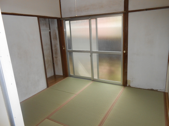 Entrance. First floor Japanese-style room