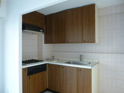 Kitchen. 3-neck is a gas stove