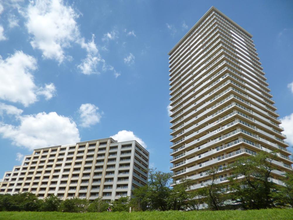 Local appearance photo. Local (July 2013) shooting Mitsubishi Estate 6 other companies sale, Toda condominium construction.