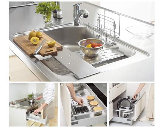 Other Equipment. System Kitchen "Lafina (Rafina)" with.  ・ Three Layered sink of three-layer structure, In cooking plate and draining plate, You can take full advantage of the top and middle of the sink.  ・ Child lock with a kitchen knife tray, Remove simple mobile rack, It can be stored upright without overlapping the frying pan or pot lid "Shikirita" such as abundant storage.  ・ The drawer, Momentum close to slowly quiet also closed well to "fine motion mechanism" has been standard equipment. 