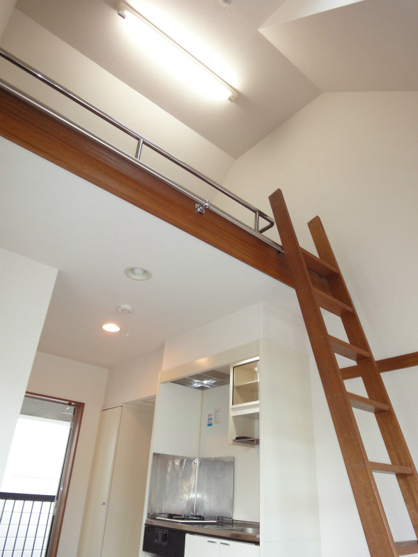 Living and room. Since the loft there is a height, It is very easy to use.