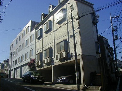 Building appearance. For the first floor parking, In fact there is a height equivalent to the third floor.