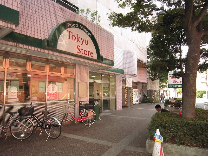 Supermarket. Tokyu Store Chain to (super) 830m