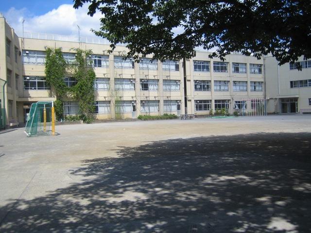 Primary school. Ota Ward Onazuka to elementary school 553m