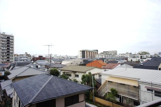 View photos from the dwelling unit. Room view from the site (November 2013) Shooting