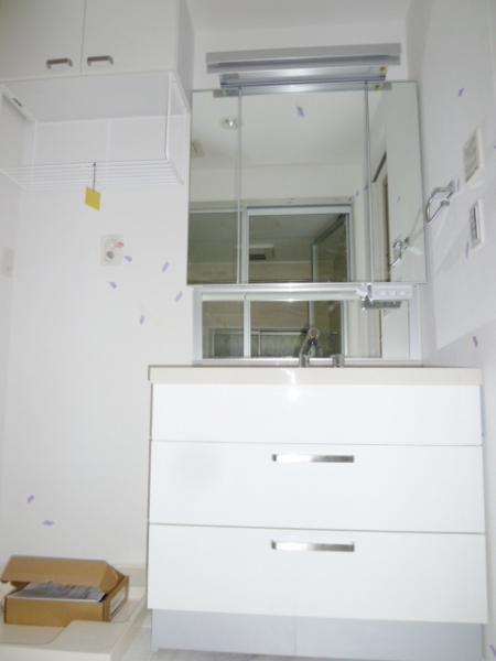 Wash basin, toilet