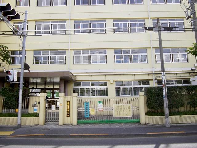 Primary school. 430m to Ota Ward Izumo Elementary School