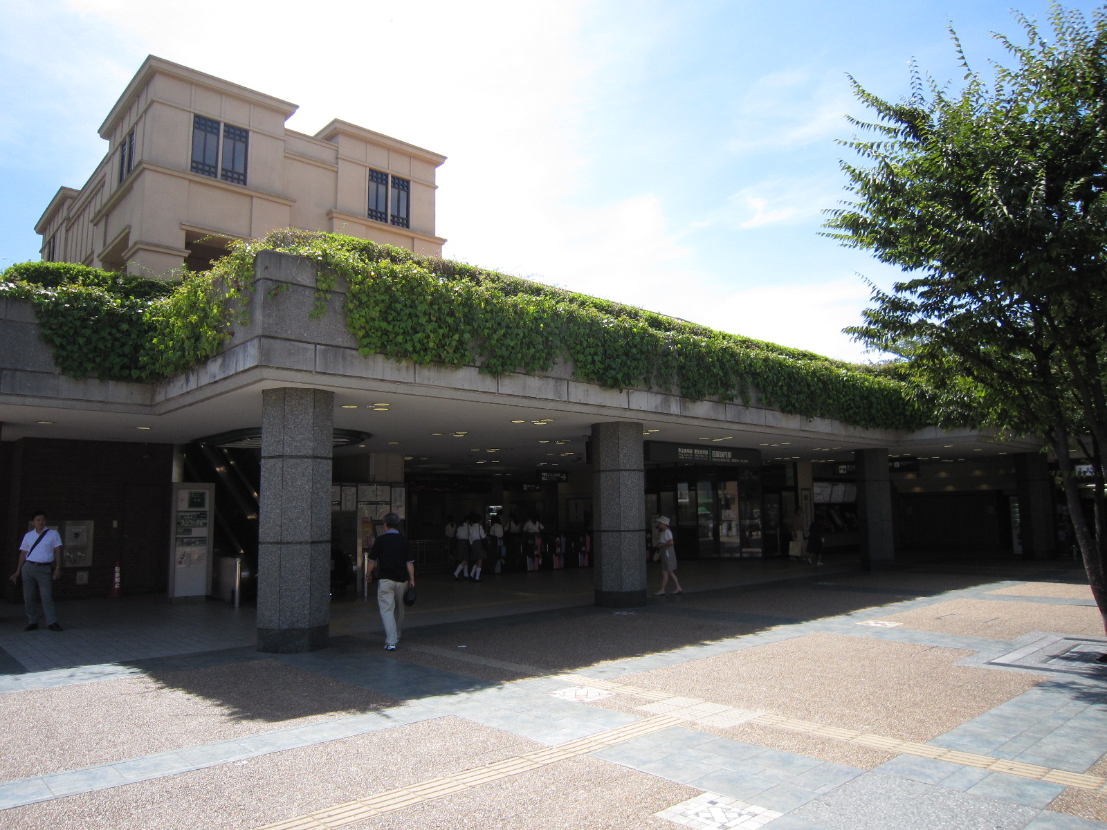 Shopping centre. 859m until Tokyu Square Garden site (shopping center)