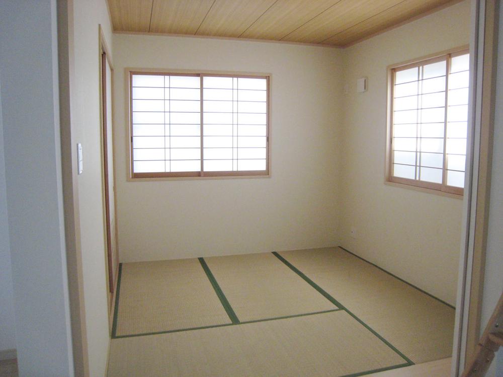 Non-living room. Japanese-style room to insert the light (September 2011) shooting
