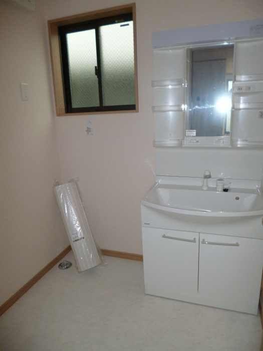 Wash basin, toilet