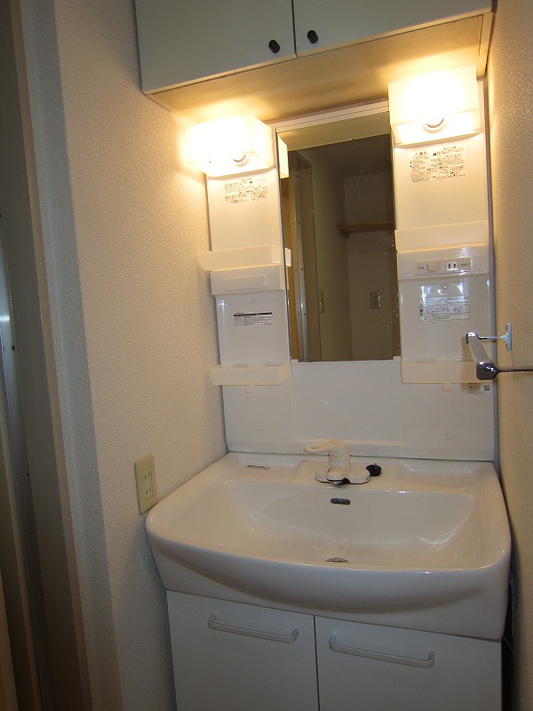 Washroom. Photo of the same type 106, Room
